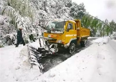 扫雪机_库尔勒新疆除雪设备驾驶操作要点说明